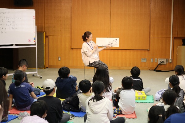 絵本の読み聞かせ