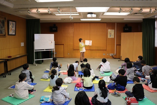えほんの読み聞かせ